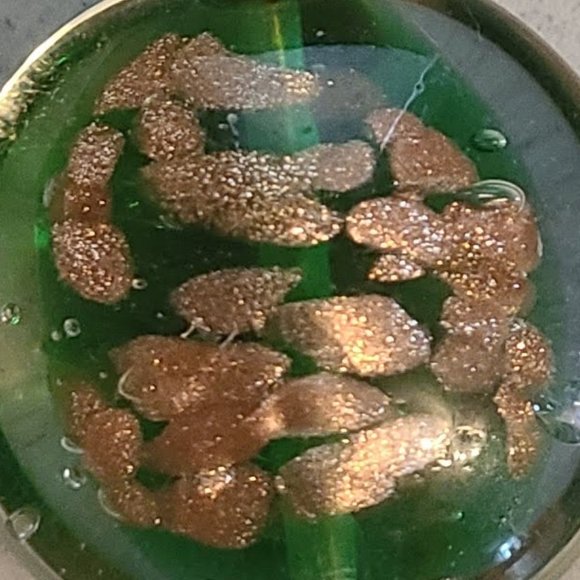 Green Glass Pendant with Gold Sparkle Detailing - Picture 7 of 7